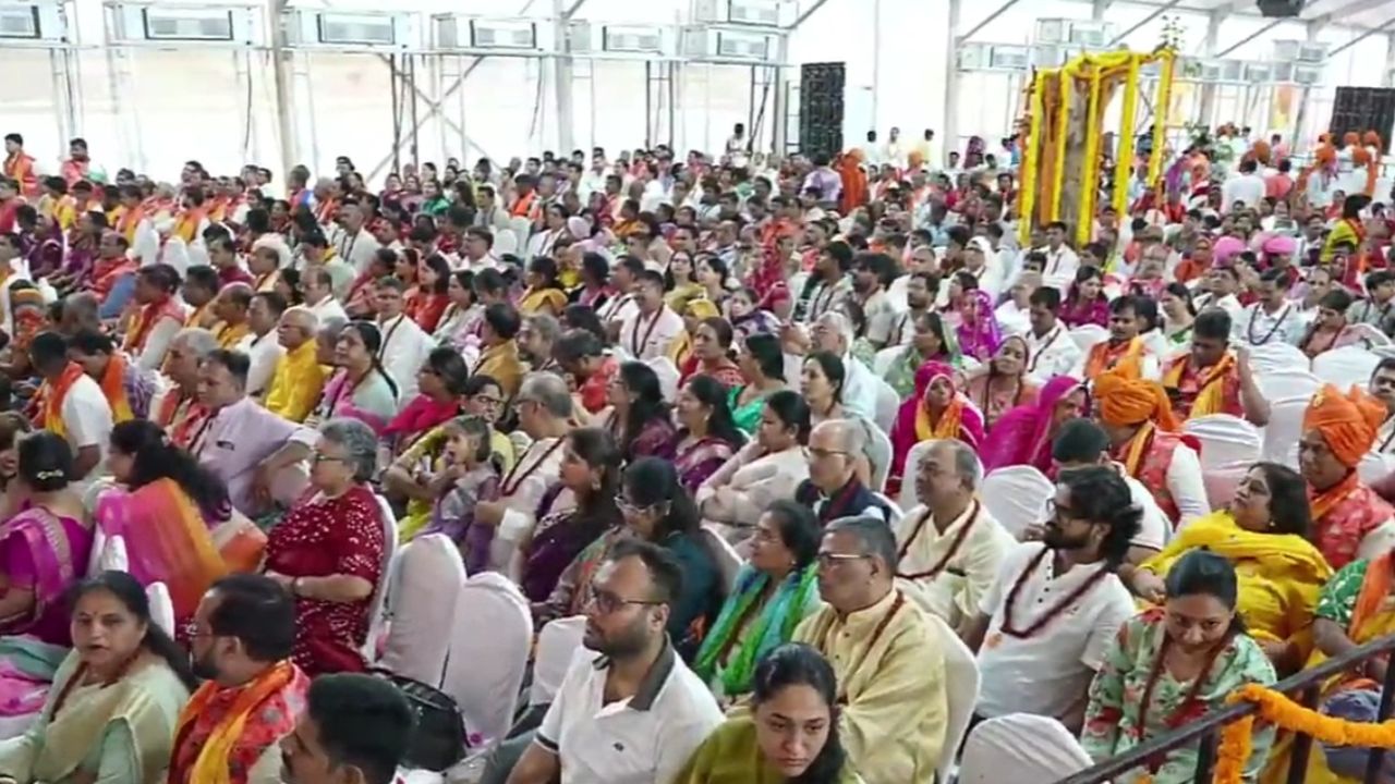 Devotees from across the country and abroad participated in large numbers in the grand festival 