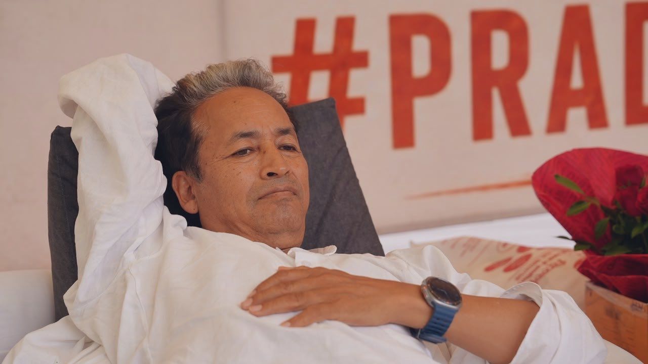 Sonam Wangchuk Health Update: 21 दिनों से भूखे सोनम वांगचुक की हालत बेहद नाजुक, पत्नी का गंभीर आरोप, बिना मर्जी के शुरू हुआ इलाज