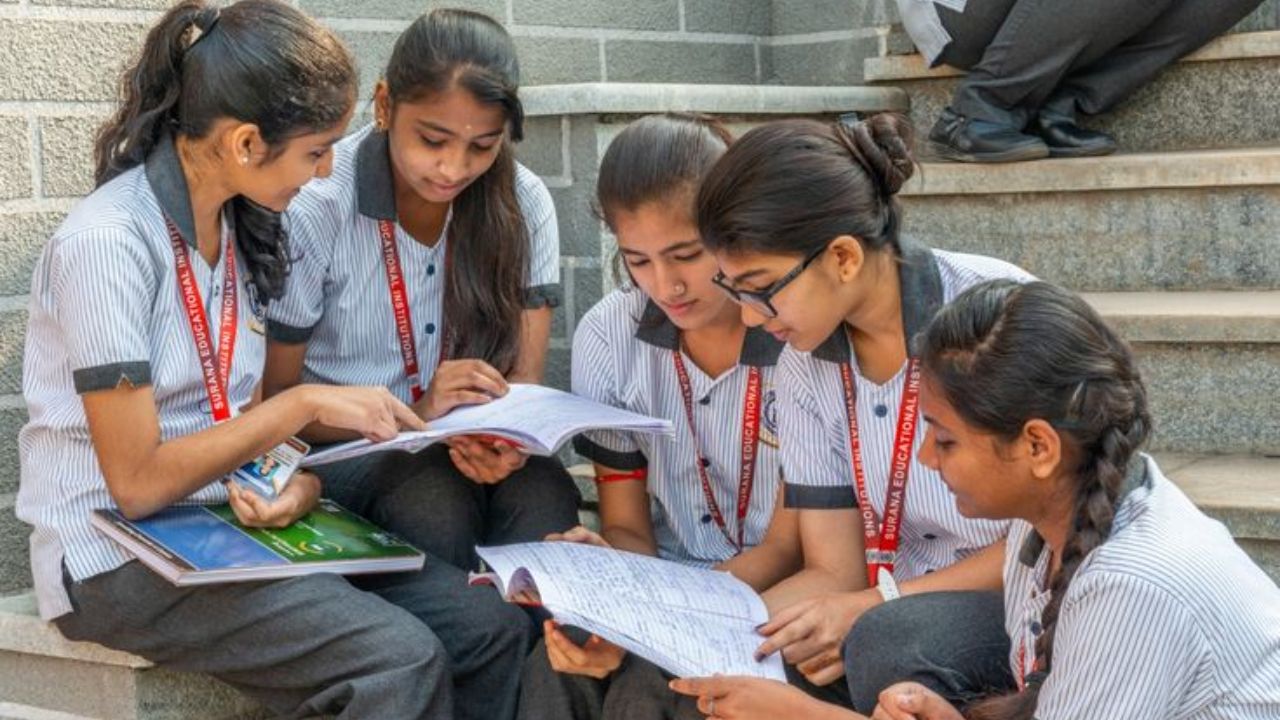 UP Board प्राइवेट परीक्षा 2026-27 का शेड्यूल जारी: 10वीं-12वीं के छात्र तुरंत नोट करें ये जरूरी तारीखें, चूक गए तो बिगड़ेगा साल