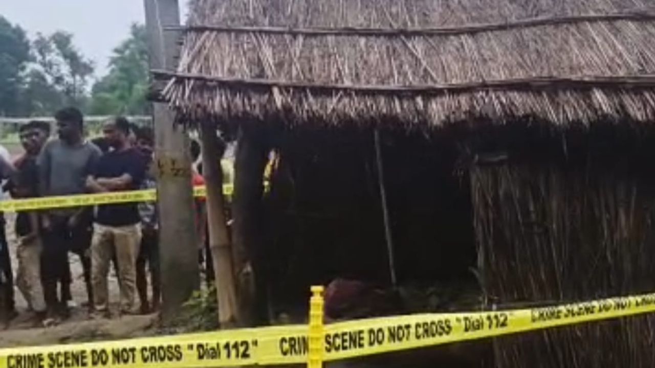 परिजनों के अनुसार, गुरुवार रात भोजन करने के बाद रामब्यास वर्मा अपने घर से करीब 400 मीटर दूर खेत में बने ट्यूबेल की झोपड़ी में सोने गए थे। आशंका है कि देर रात अज्ञात हमलावर झोपड़ी में पहुंचे और उनके सिर पर ईंट से हमला कर उनकी हत्या कर दी। घटना के बाद आरोपी मौके से फरार हो गए।