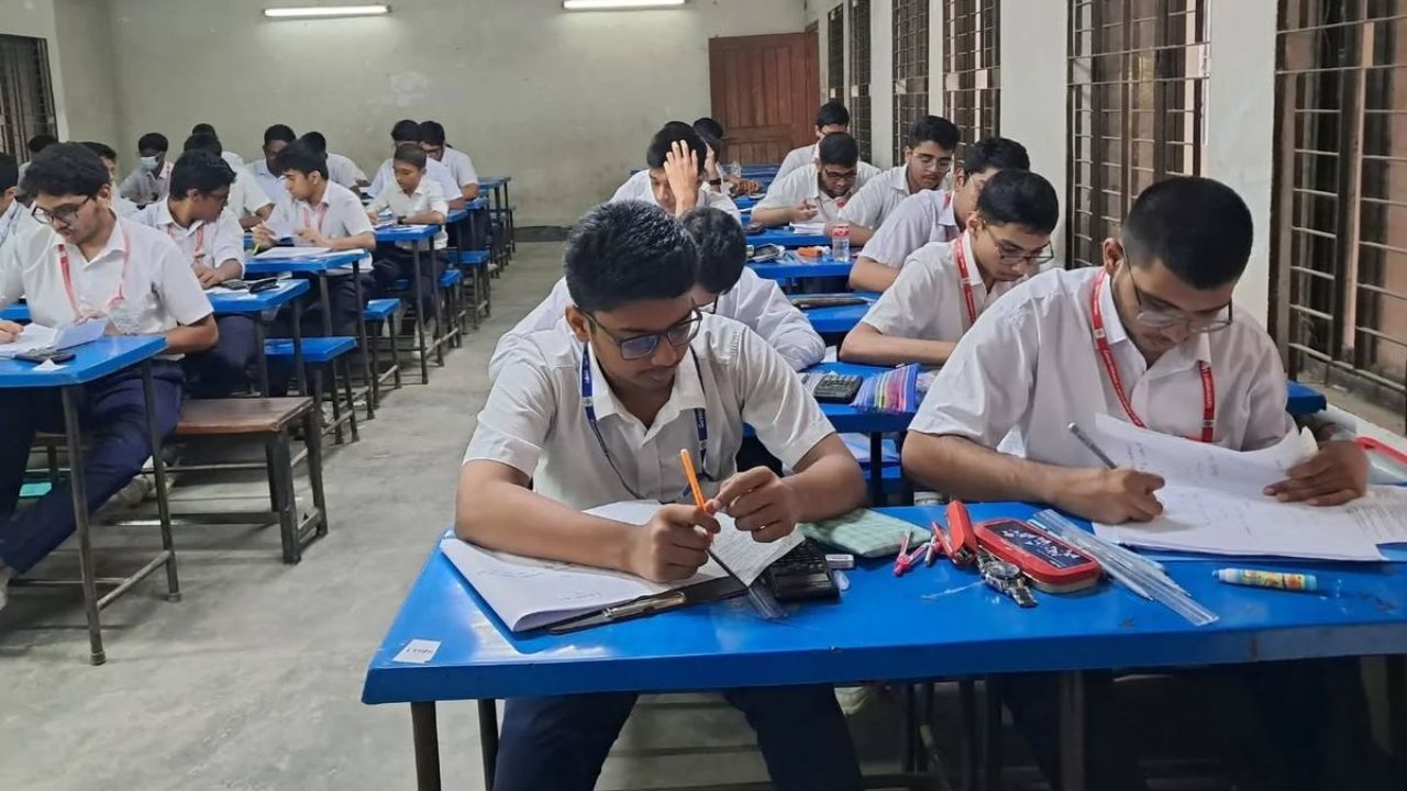 TGT परीक्षा में बड़ा खुलासा! आयोग ने कोर्ट में मानी बड़ी गलती, 29 सवाल सिलेबस से बाहर… अब क्या होगा रिजल्ट?