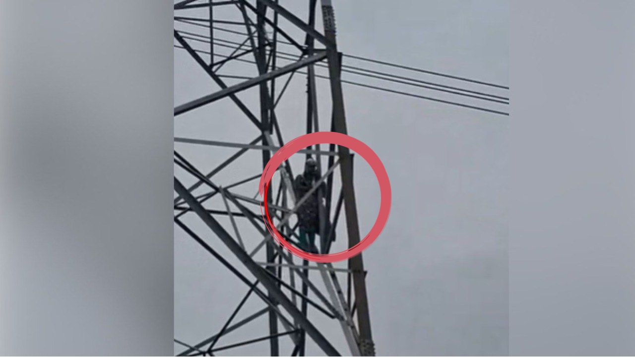 अगर शादी नहीं हुई तो… सुबह-सुबह हाईटेंशन टावर पर चढ़ गई युवती, 5 घंटे तक थमी रहीं सबकी सांसें