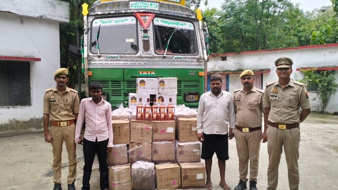 देवरिया में रात के अंधेरे में रोका गया ट्रक… तलाशी शुरू हुई तो सामने आया लाखों रुपये की शराब का बड़ा खेल