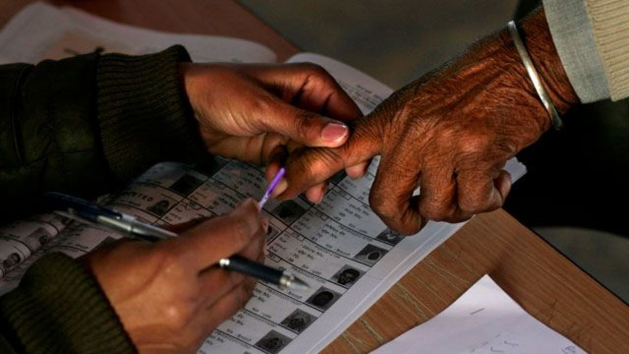 यूपी 2027 की सियासत में अचानक क्यों बदल गया पूरा खेल? एक मुद्दे ने पलट दी चुनावी बिसात!