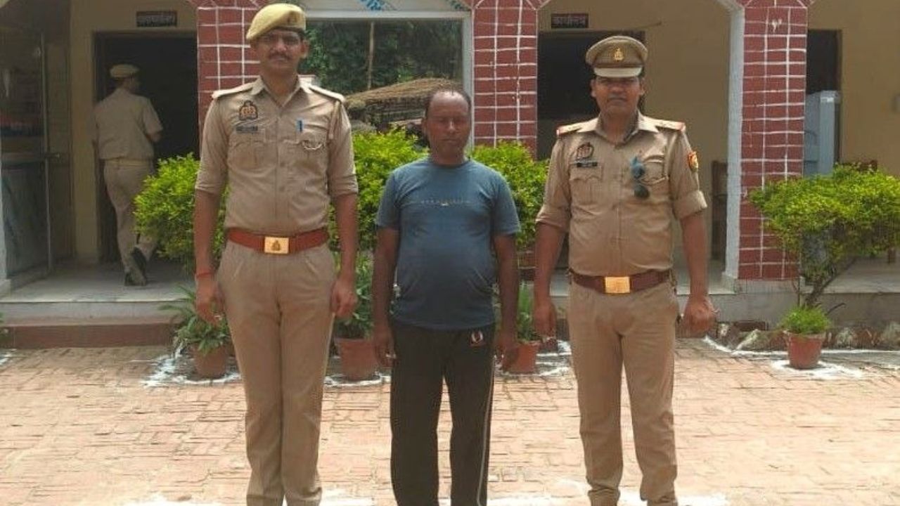 Deoria Passport Fraud: महीनों से पुलिस की पकड़ से दूर था आरोपी, मुखबिर की एक सूचना ने पलट दी पूरी कहानी