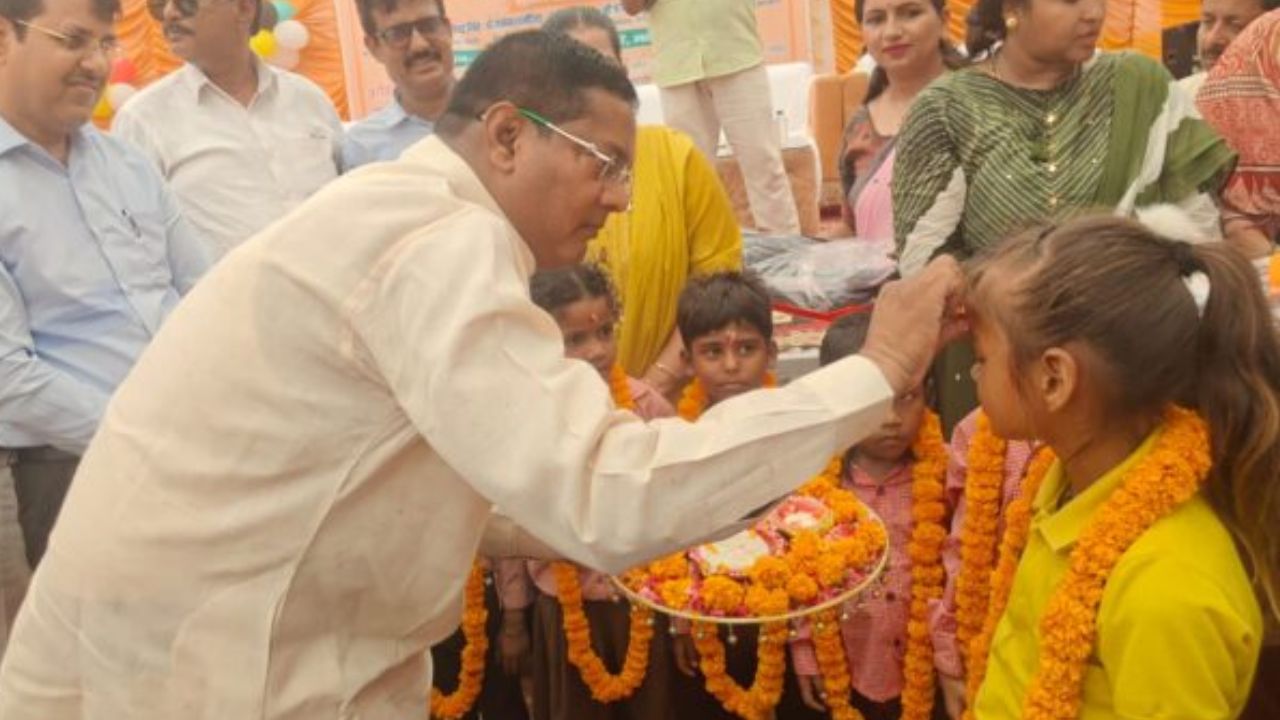 महराजगंज में ऐसा क्या हुआ कि सैकड़ों बच्चे और अभिभावक एक साथ निकल पड़े? वजह जानकर करेंगे तारीफ