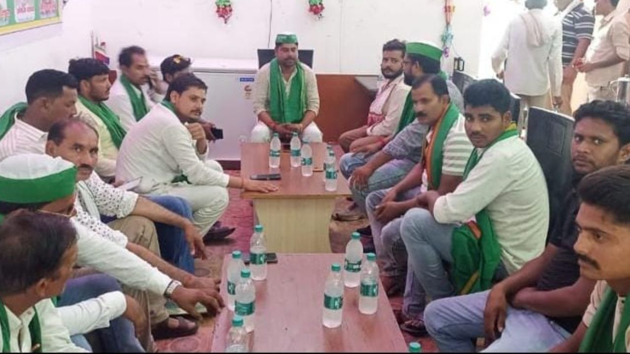 Farukhabad Farmers Meeting: बंद कमरे में बनी ऐसी रणनीति… क्या किसानों का अगला कदम बदल देगा पूरा सियासी समीकरण?