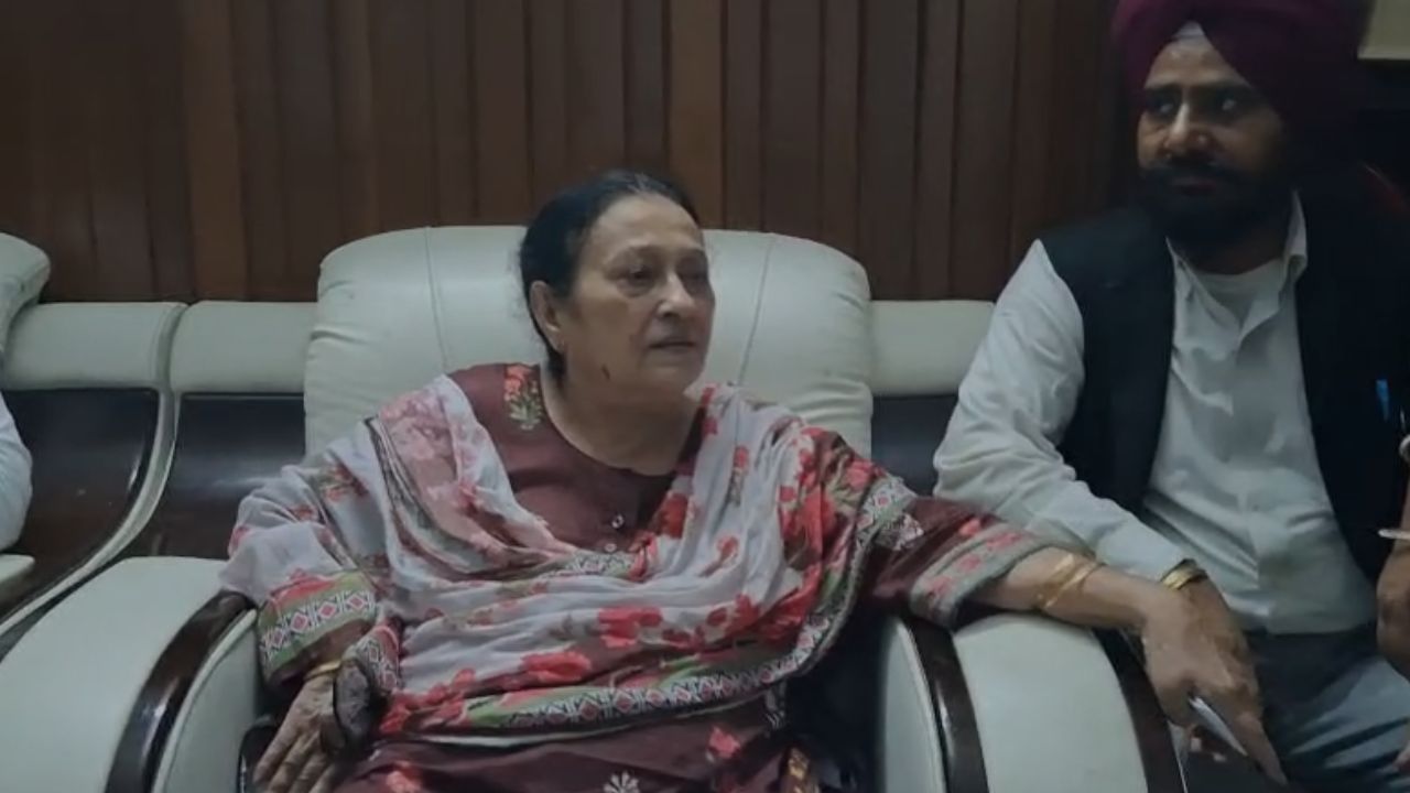 Johar University News: अंतिम नोटिस से पहले तंजीम फातिमा का सरकार पर हमला, बोलीं- लोकतंत्र रहेगा तो संघर्ष जारी रहेगा