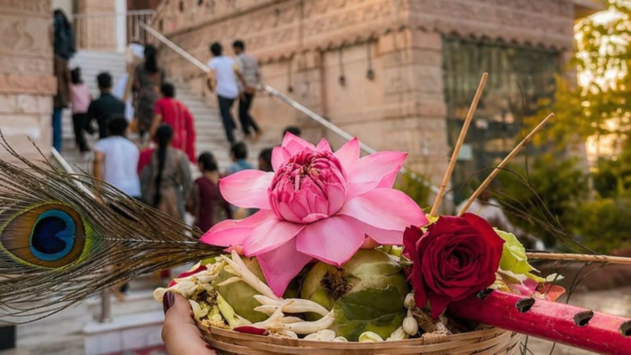 क्या आप भी हैं मानसिक तनाव से परेशान? उत्तर प्रदेश की इन 4 पवित्र चौखटों पर कदम रखते ही मिट जाएंगे सारे दर्द