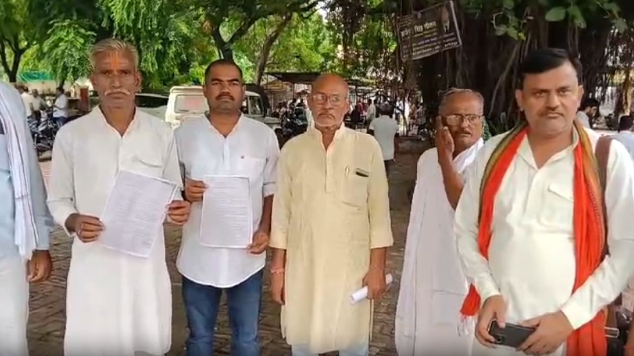 Hamirpur: छानी बुजुर्ग के किसानों का टूटा सब्र, जानिए यूरिया मिलने में क्यों आ रही है इतनी परेशानी