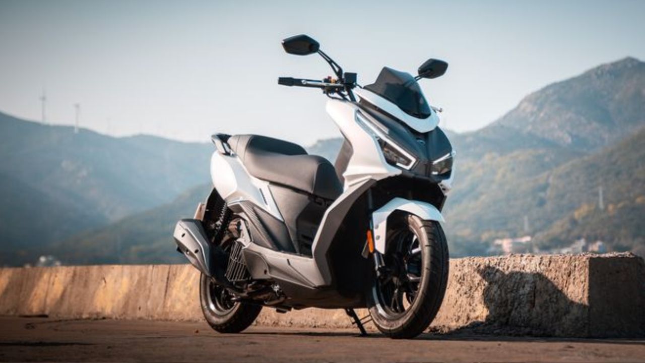 Yamaha Aerox E भारत में हुआ लॉन्च: इस नए इलेक्ट्रिक स्कूटर में छुपा है कौन सा बड़ा राज, जिसने आते ही मचा दिया हर तरफ तहलका?