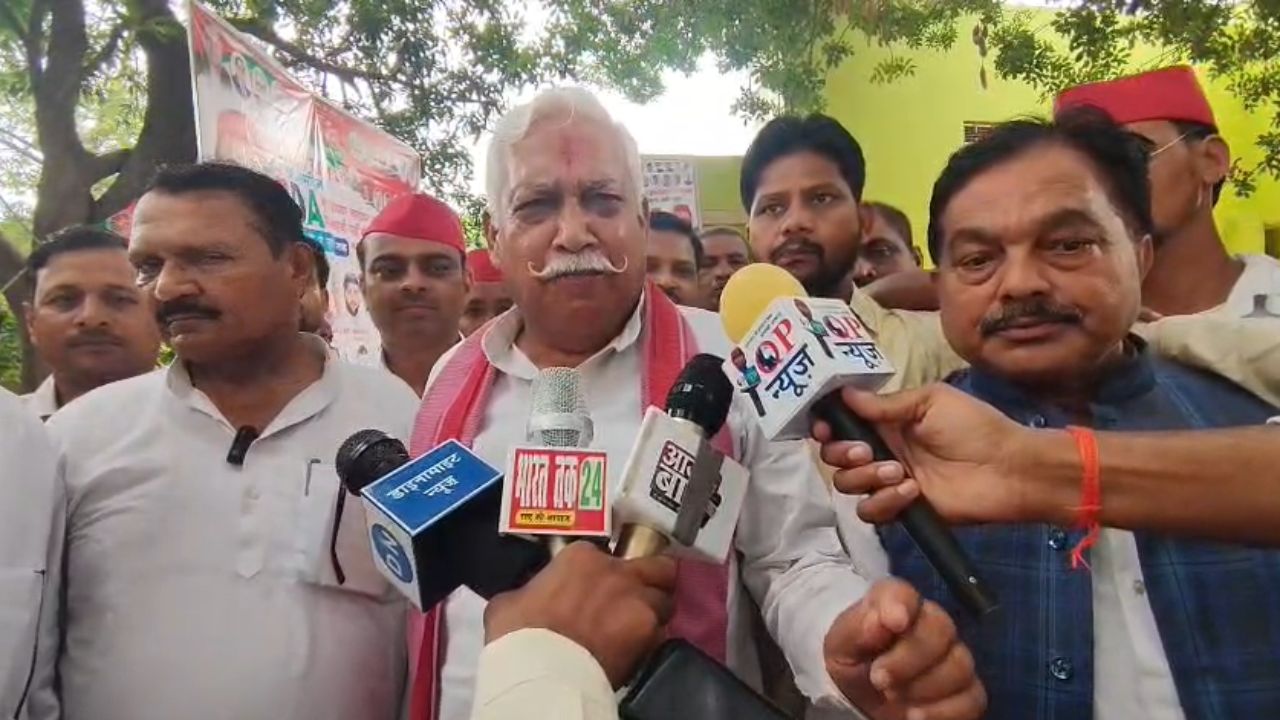 Farrukhabad: अखिलेश यादव के जन्मदिन पर सपाइयों का ‘ग्रीन एक्शन’, डॉ. जेपी सिंह वर्मा ने पौधे रोपे