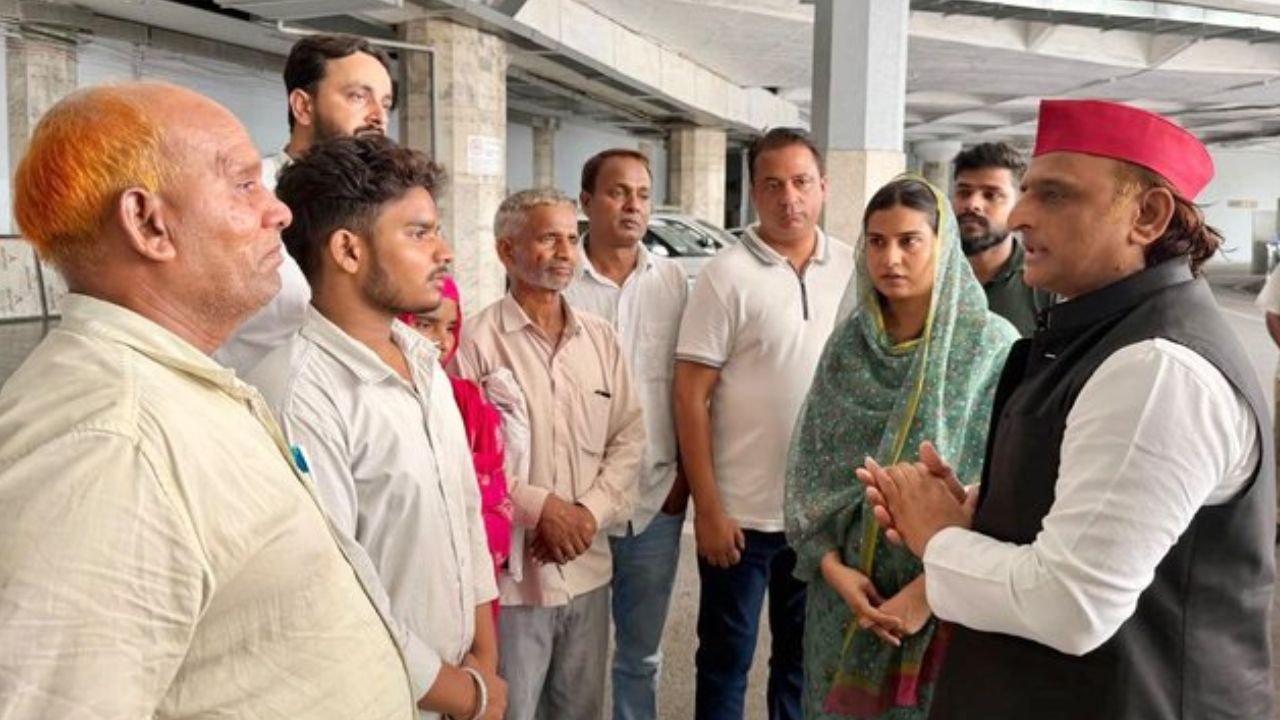 अखिलेश यादव ने पूछा; न्याय मांगने वालों पर FIR क्यों? बोले- ललिता गौतम के साथ महा-अत्याचार