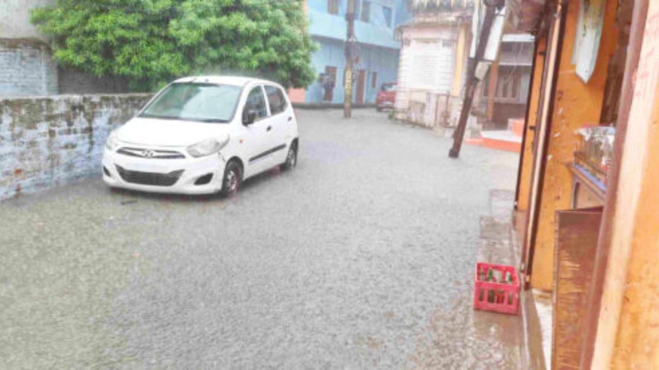 एक ही बारिश ने सब बता दिया… खेतों में खुशियों की बहार, लेकिन शहर की सड़कों पर खुल गई बड़ी सच्चाई