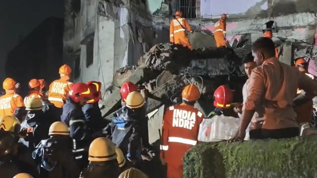 महाराष्ट्र के भिवंडी में चार मंजिला इमारत ढही, कई लोगों के दबे होने की आशंका