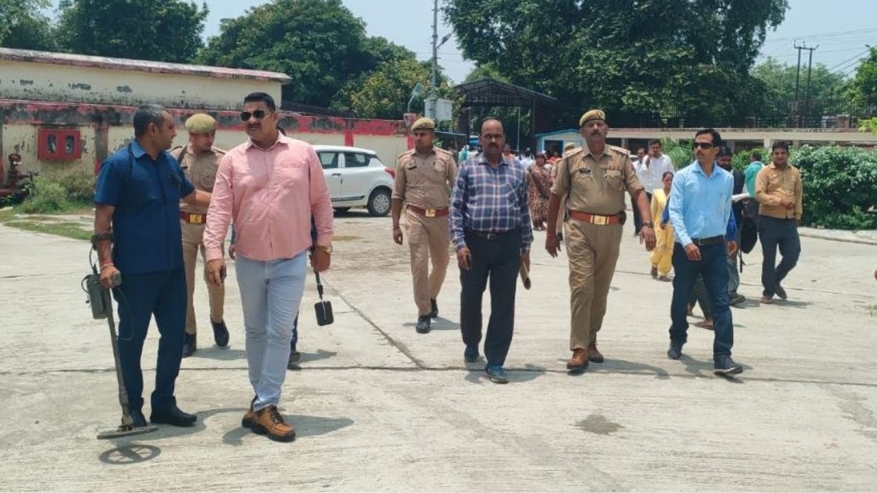 अब दहशत फैलाने वालों की खैर नहीं! कोर्ट को बम से उड़ाने की धमकी मिलते ही मचा हड़कंप, घंटों चली तलाशी