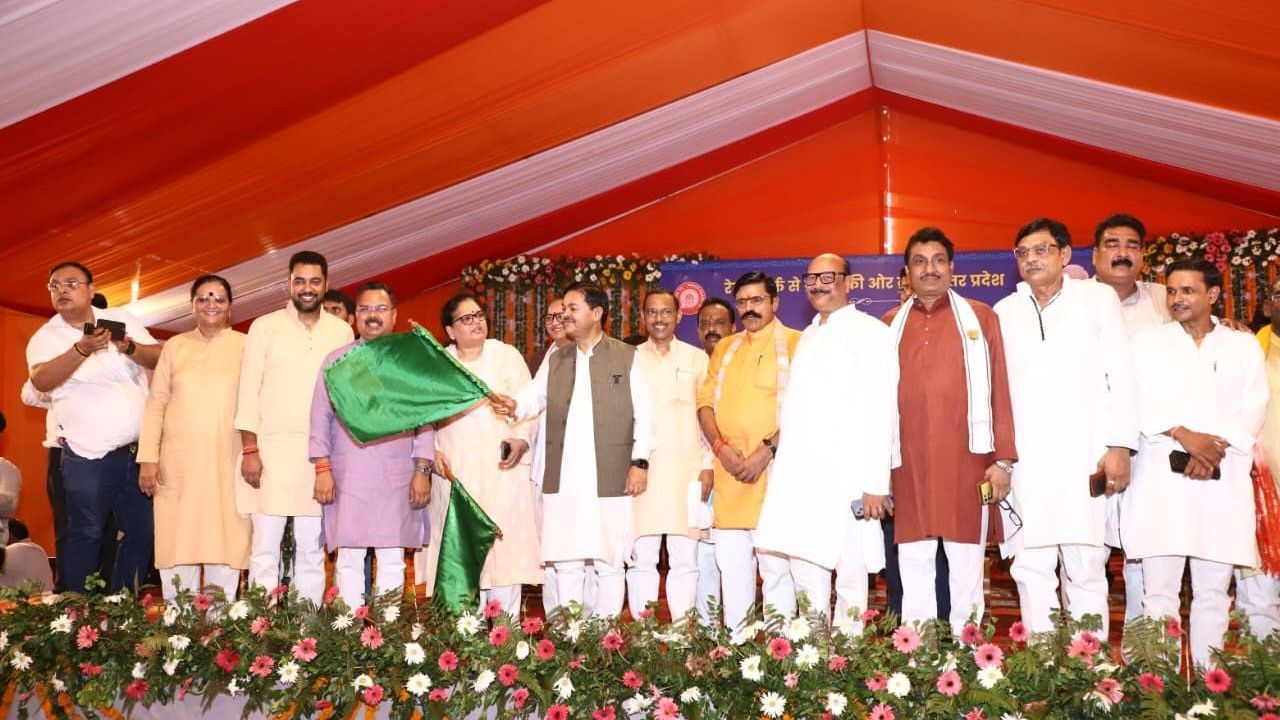 अब लखनऊ जाना हुआ आसान… बदायूं से चली पहली दैनिक एक्सप्रेस, वर्षों का इंतजार खत्म, यात्रियों के चेहरे पर लौटी मुस्कान