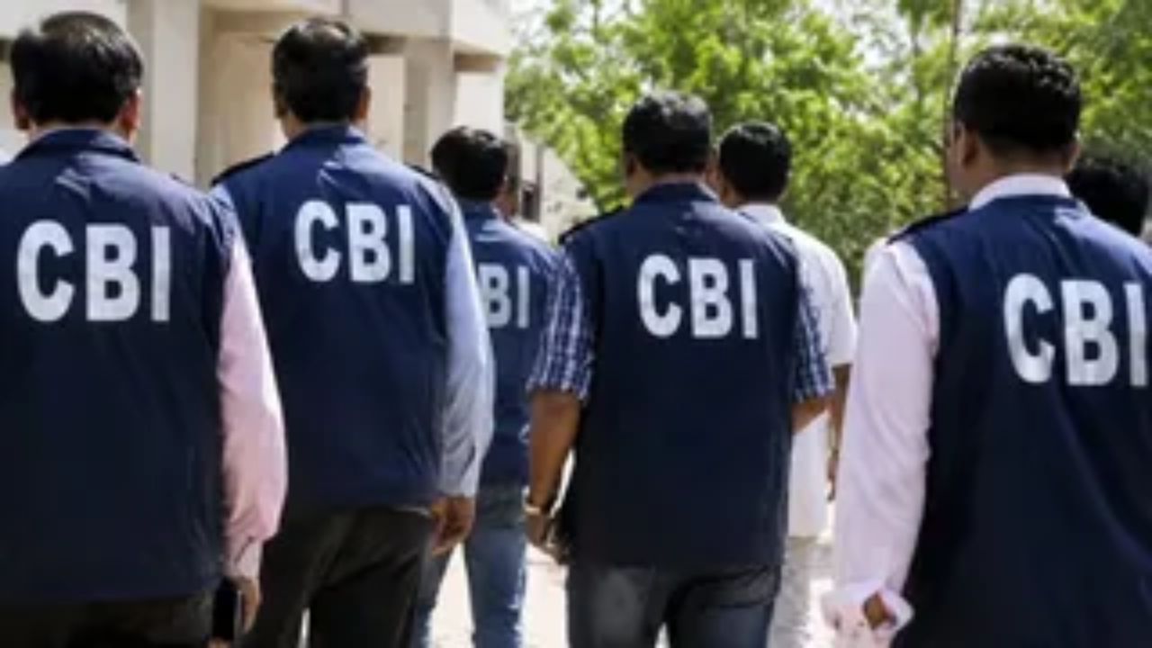 सीबीआई ने नॉर्दर्न रेलवे के चीफ मटीरियल्स मैनेजर समेत तीन पर कसा शिकंजा