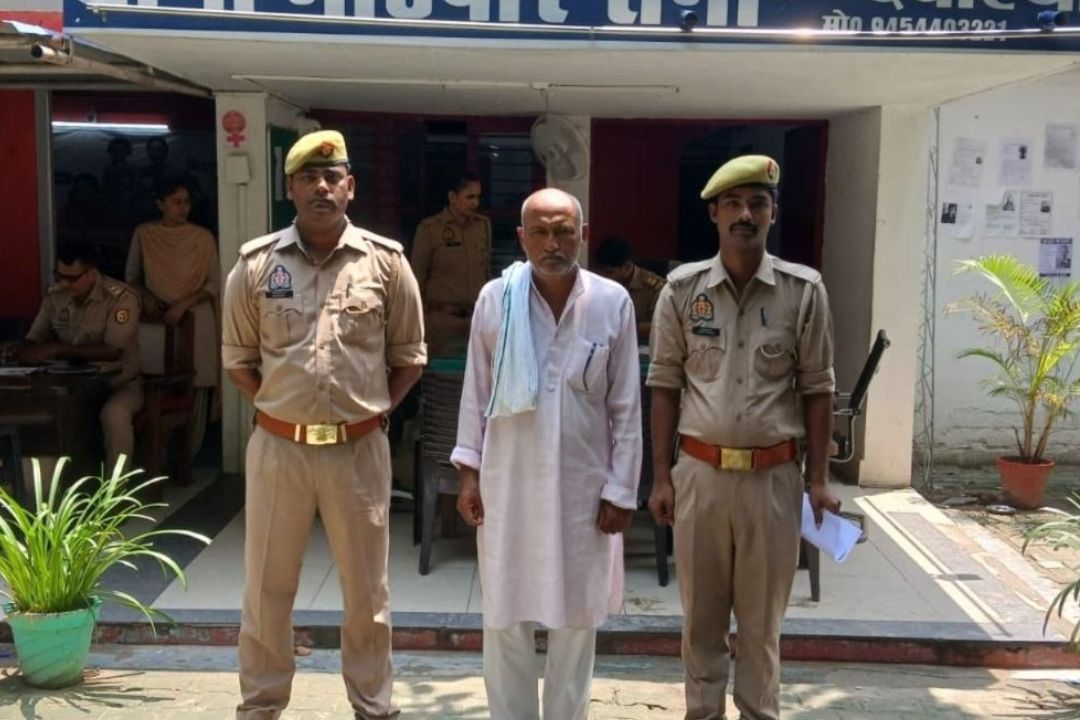 देवरिया में कई दिनों से पुलिस को दे रहा था चकमा, आखिर कैसे पकड़ा गया इनामी तस्कर?
