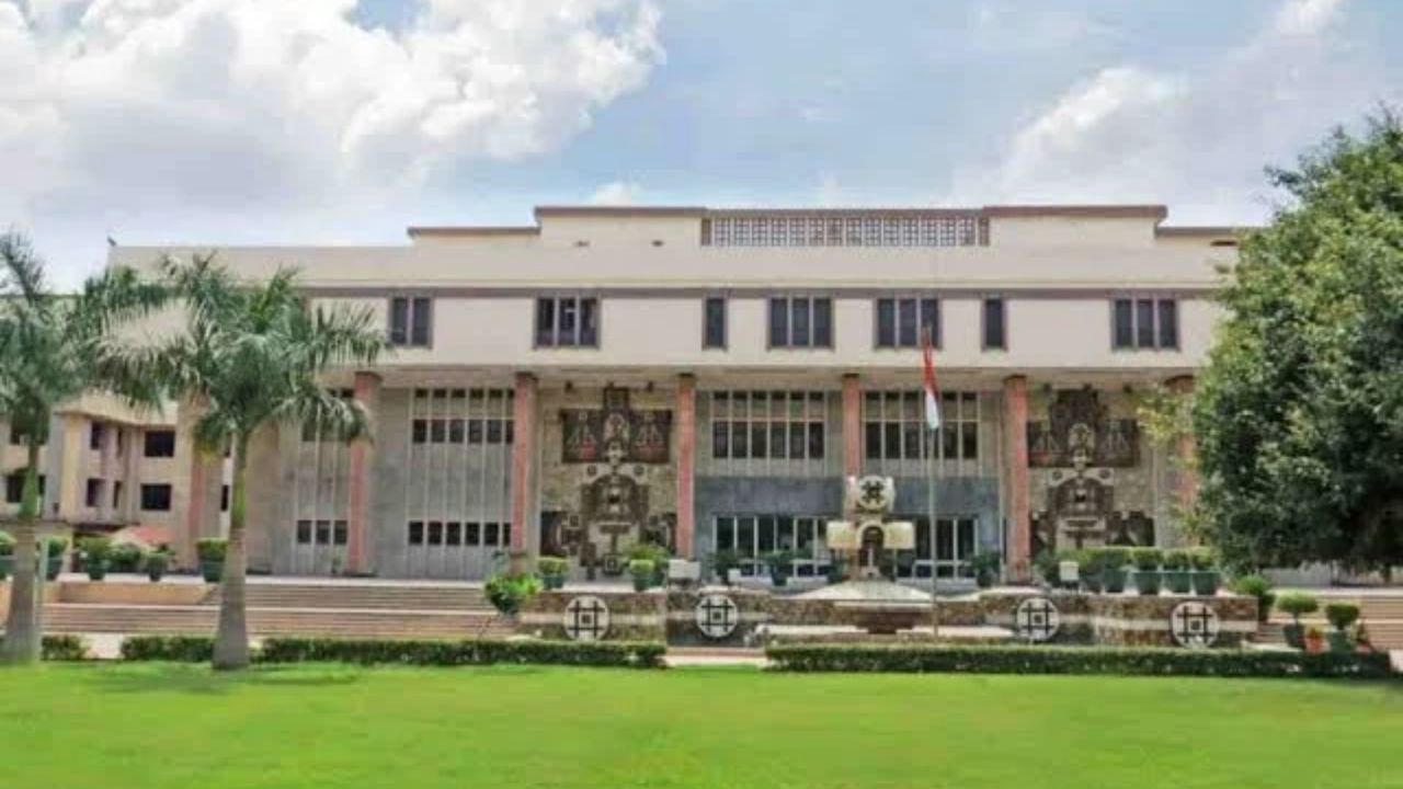 Delhi High Court ने सीनियर ज्यूडिशियल ऑफिसर विनय सिंघल को किया सस्पेंड