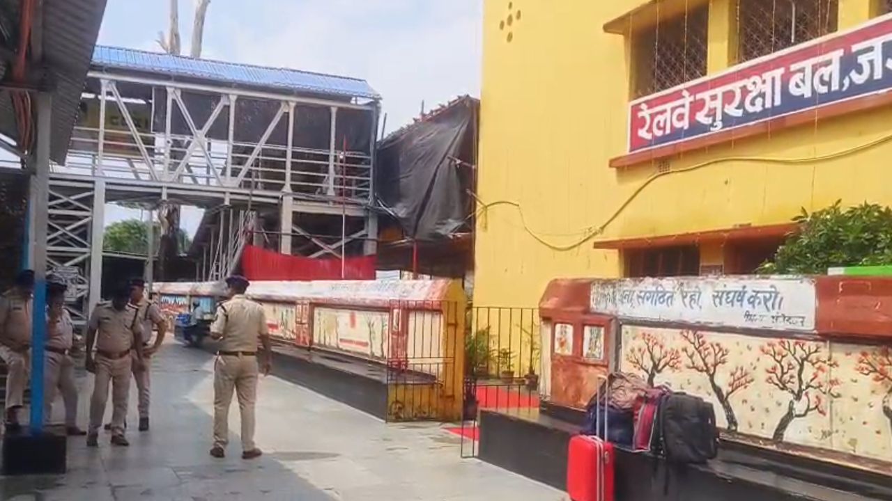 श्रावणी मेले से पहले देवघर में दिन-रात काम, क्या डेडलाइन पर खरा उतरेगा प्रशासन?