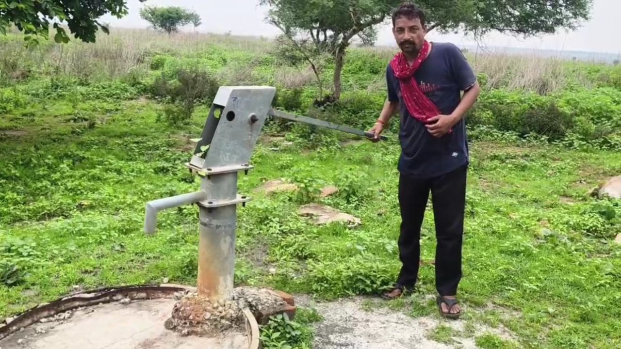 कागजों पर बजट खर्च, जमीन पर नल सूखा; मिर्जापुर में ग्राम प्रधान और सचिव पर फूटा ग्रामीणों का गुस्सा
