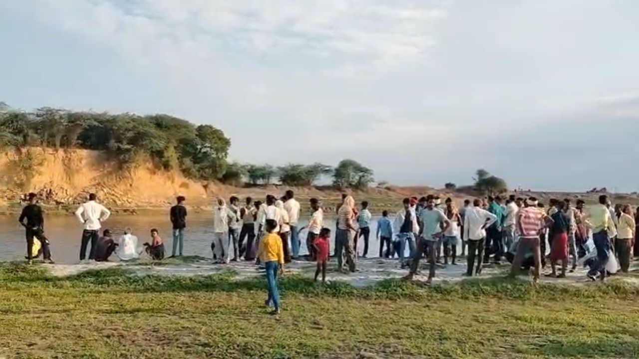 Etawah: नहाते समय 3 किशोर यमुना में डूबे, एक की मौत, दूसरे की तलाश जारी