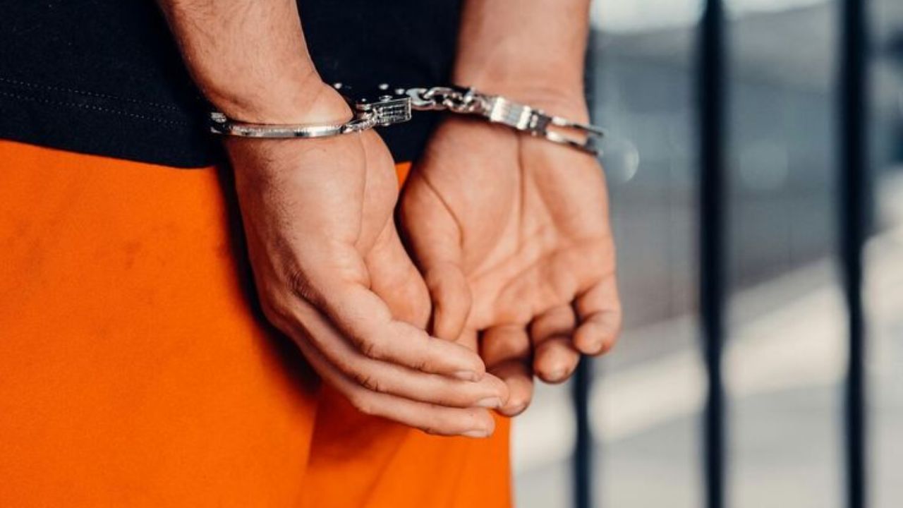 कर्ज चुकाने के लिए ड्राइवर और सेल्समैन ने खुद रची 15 लाख रुपये की फिल्मी लूट की साजिश, फिर ऐसे खुली पोल