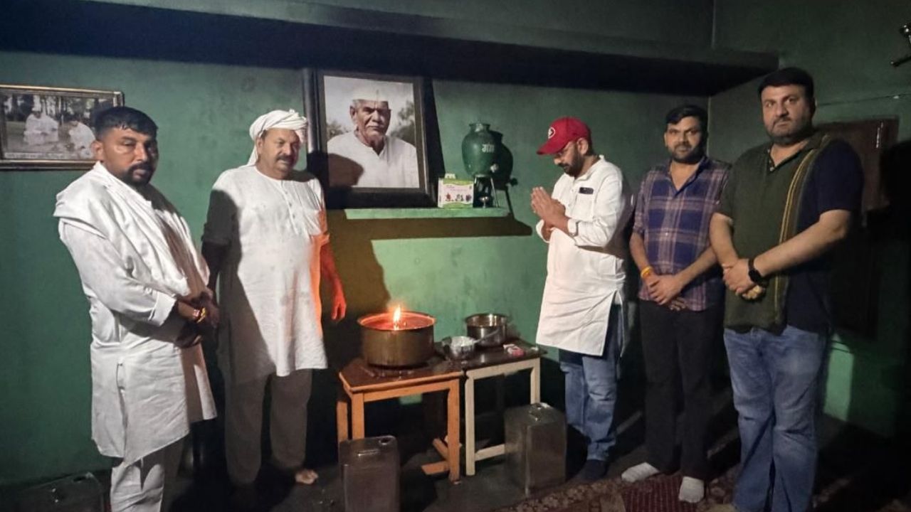 मुजफ्फरनगर में किसान हितों पर मंथन, नरेश टिकैत के घर पहुंचे सपा विधायक पंकज मलिक