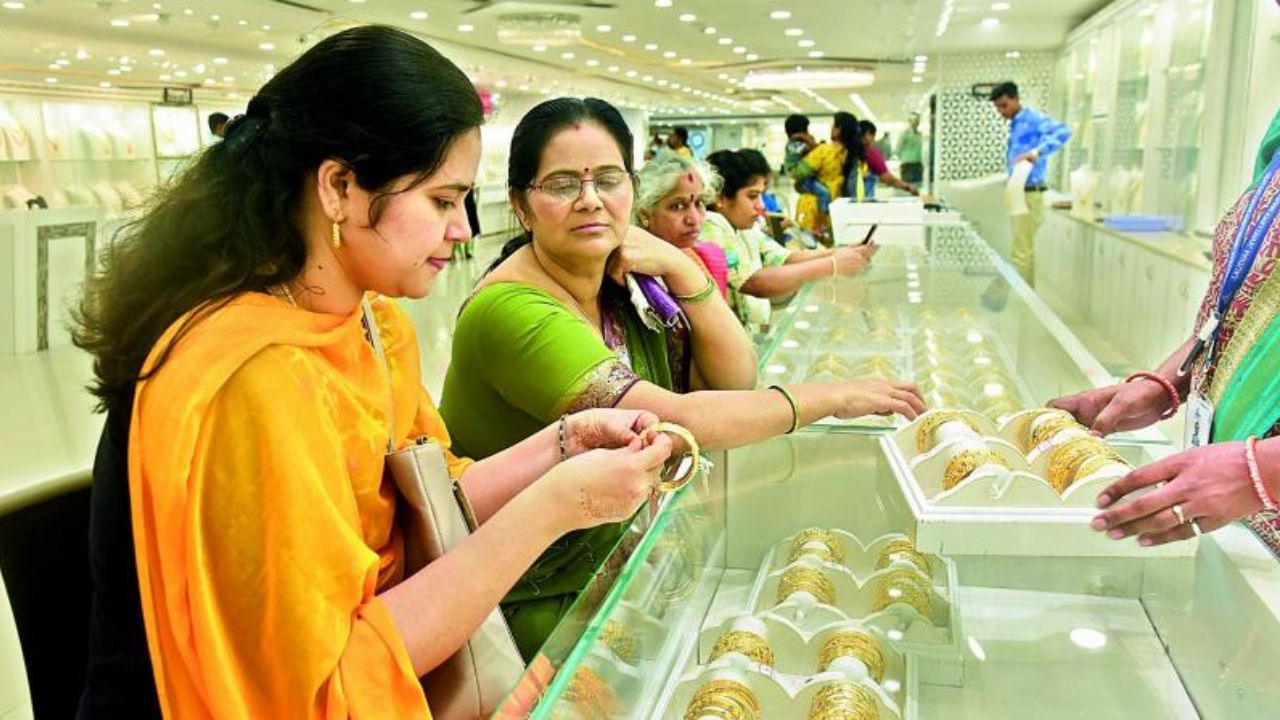 Gold Price Today: लखनऊ समेत यूपी में सोने के तेवर पड़े नरम, जानिए आपके शहर में क्या हैं 24K और 22K के ताजा रेट