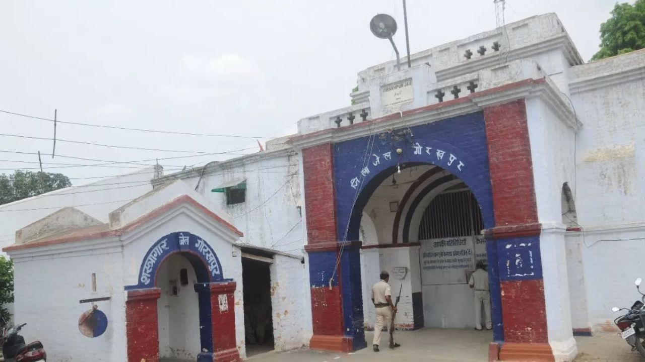 गोरखपुर जेल में बंदी की संदिग्ध मौत, बैरक के अंदर आखिर क्या हुआ?