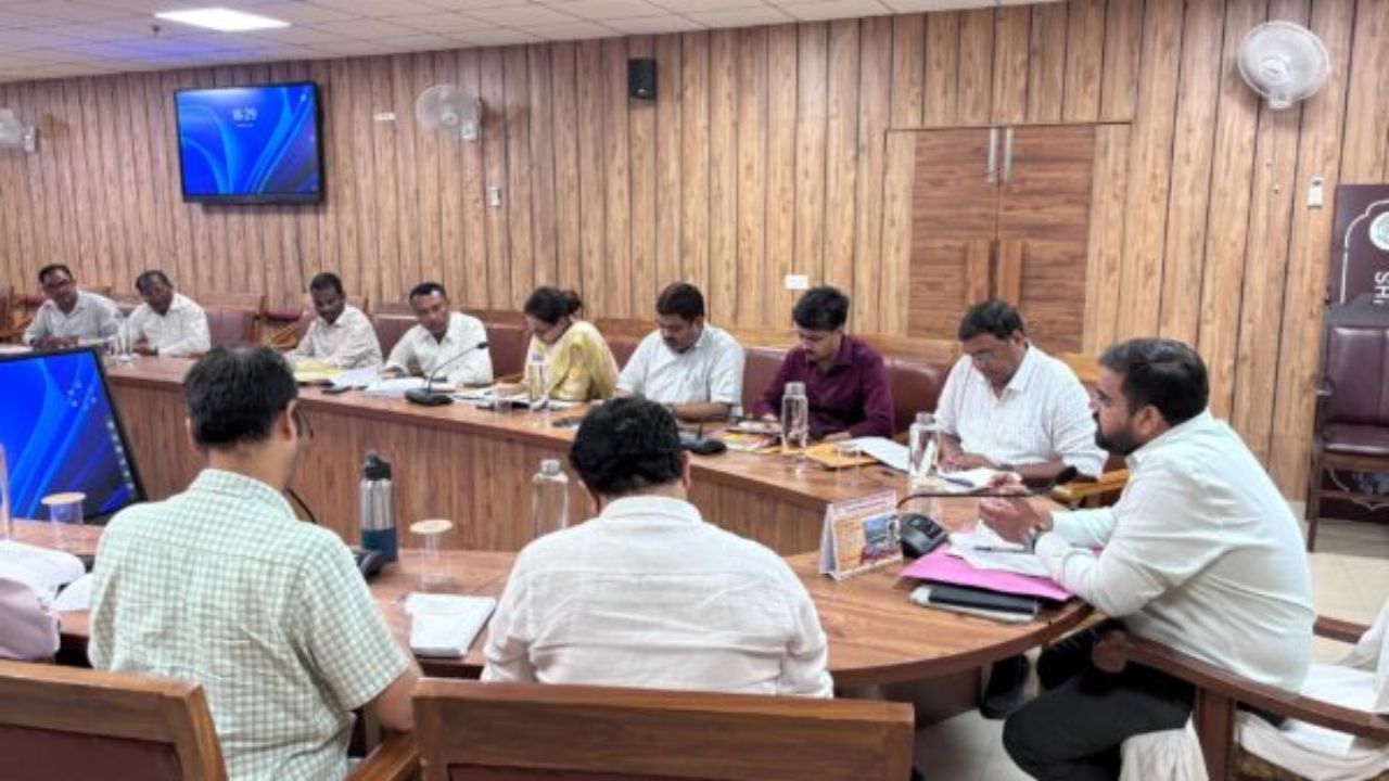 गोरखपुर में रात में होगी नालों की सफाई? जानें आखिर क्यों लिया गया यह बड़ा फैसला