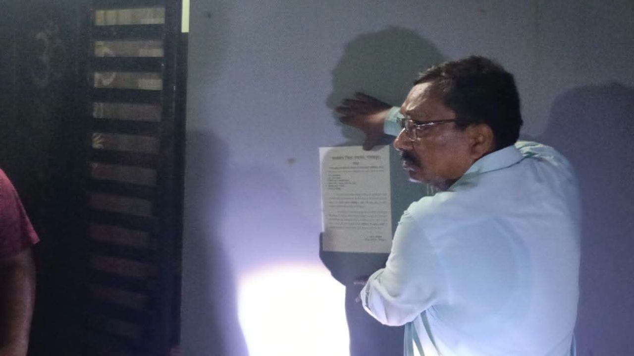 वैभव हत्याकांड के बाद बड़ा एक्शन! आरोपी शिक्षक के घर पहुंचा प्रशासन का नोटिस