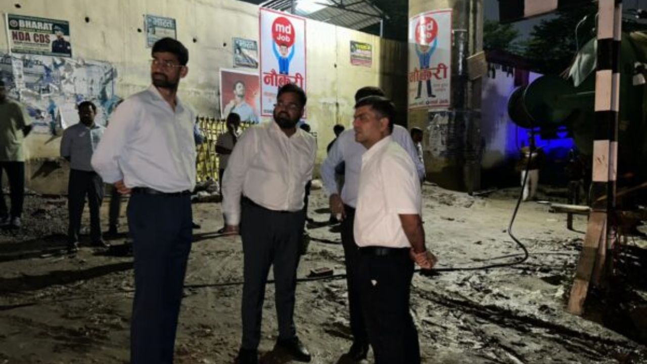 गोरखपुर: जलभराव पर सख्त हुआ प्रशासन, मंडलायुक्त-डीएम सड़क पर उतरे