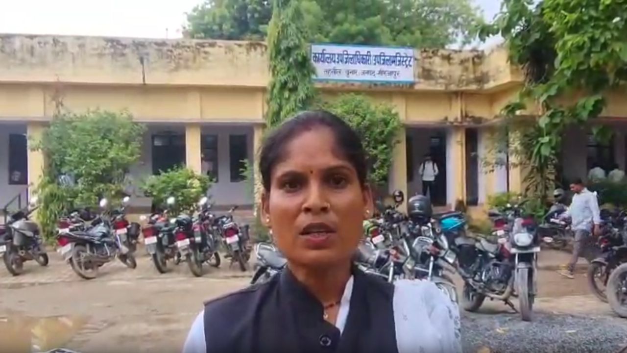 साहब ने सस्पेंड तो किया, पर इंसाफ कब? मिर्जापुर में आदिवासी मरीज की बेबसी, हॉस्पिटल के सिस्टम पर उठे सवाल