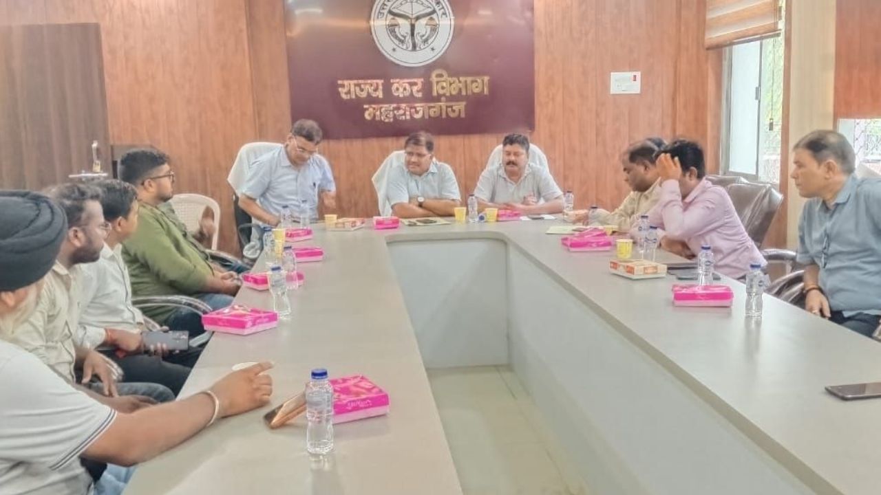 GST 2.0 पर महराजगंज में बड़ा मंथन! व्यापारियों ने टैक्स और ITC को लेकर पूछे ऐसे सवाल, अधिकारियों ने दिए अहम जवाब