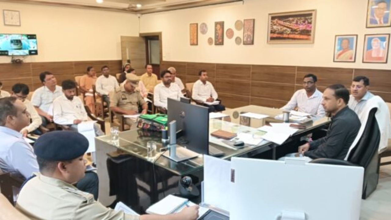 महराजगंज में चलेगा महाअभियान, डीएम का सख्त फरमान-ढाबों, होटलों, ईंट-भट्ठों और दुकानों की होगी चप्पे-चप्पे पर जांच