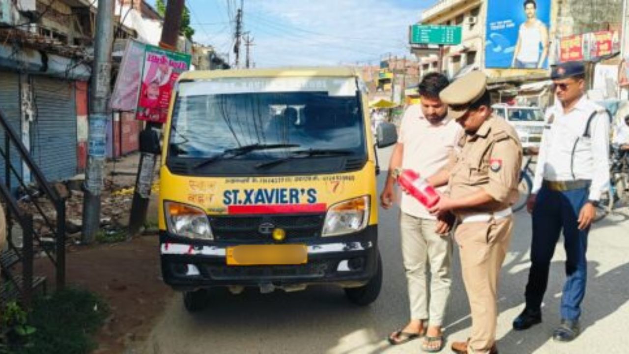 अब लापरवाही नहीं चलेगी… स्कूली वाहनों पर पुलिस का बड़ा एक्शन, जांच में खुलीं कई खामियां