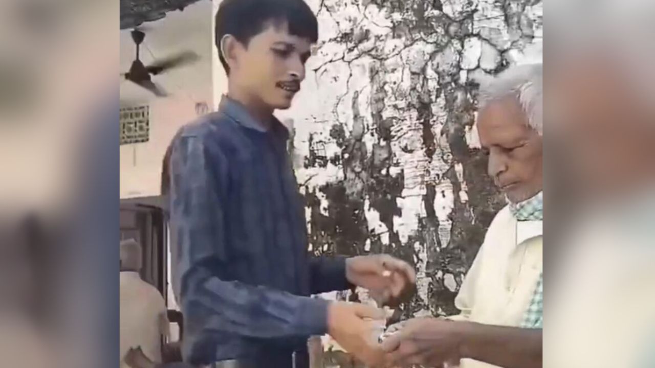 महराजगंज में वायरल वीडियो ने खोली पोल,  चकबंदी लेखपाल पर गिरी गाज