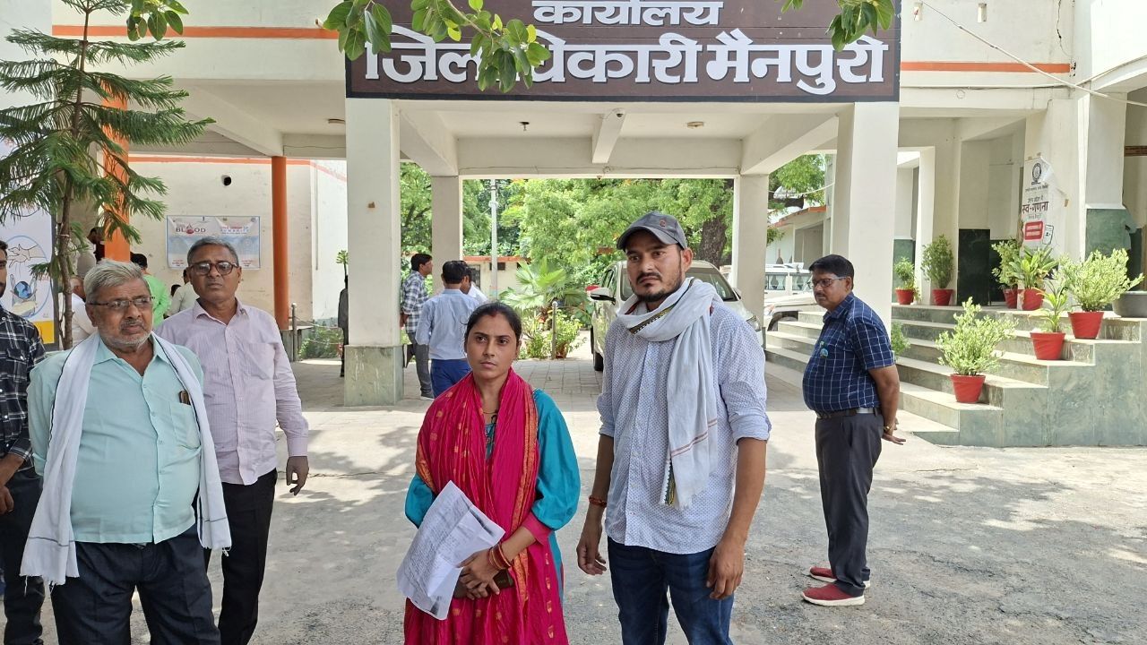 Mainpuri: सरकारी जमीन और सार्वजनिक रास्तों पर अवैध कब्जे का आरोप, लोगों ने की ये मांग
