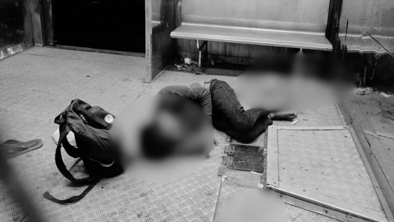 गले काटने वाली नफरत के बाद अब मुक्कों की बरसात… मुंबई लोकल के लगेज कंपार्टमेंट का वो खौफनाक ड्रामा, जिसे देख हर कोई सहमा