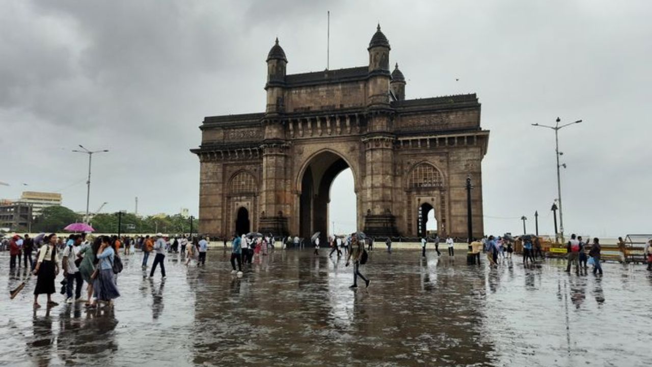 Mumbai Rain Alert: मुंबई, ठाणे और पालघर में भारी बारिश का RED ALERT, दोपहर में आएगा 4.26 मीटर ऊंचा हाई टाइड