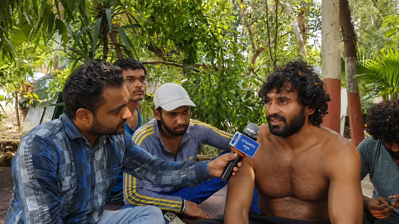 “भोलेनाथ… 2027 में अखिलेश भैया को CM बना देना”…इस मनोकामना को लेकर नोएडा के बॉबी ने हरिद्वार से उठाई 201 लीटर गंगाजल की कांवड़