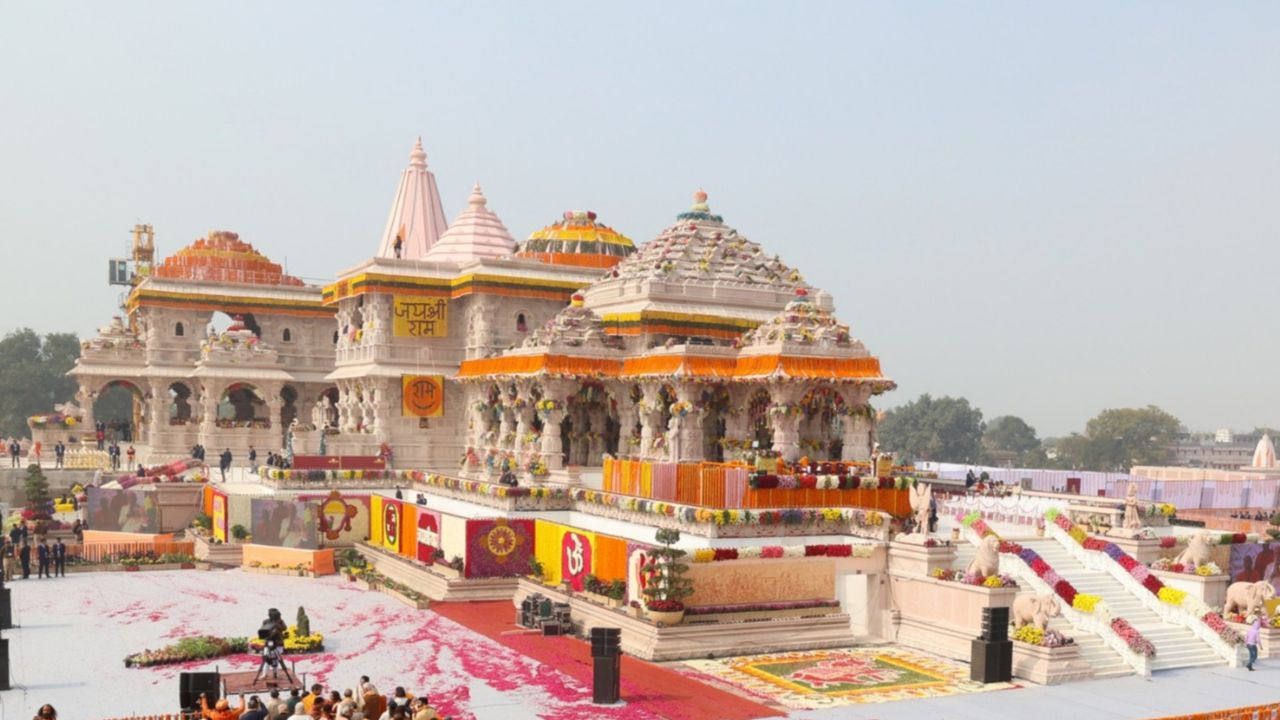 राम मंदिर चंदा चोरी विवाद के बीच भक्तों ने बदला तरीका, दानपात्र खाली और श्रद्धालु रसीद कटवाकर दे रहे दान