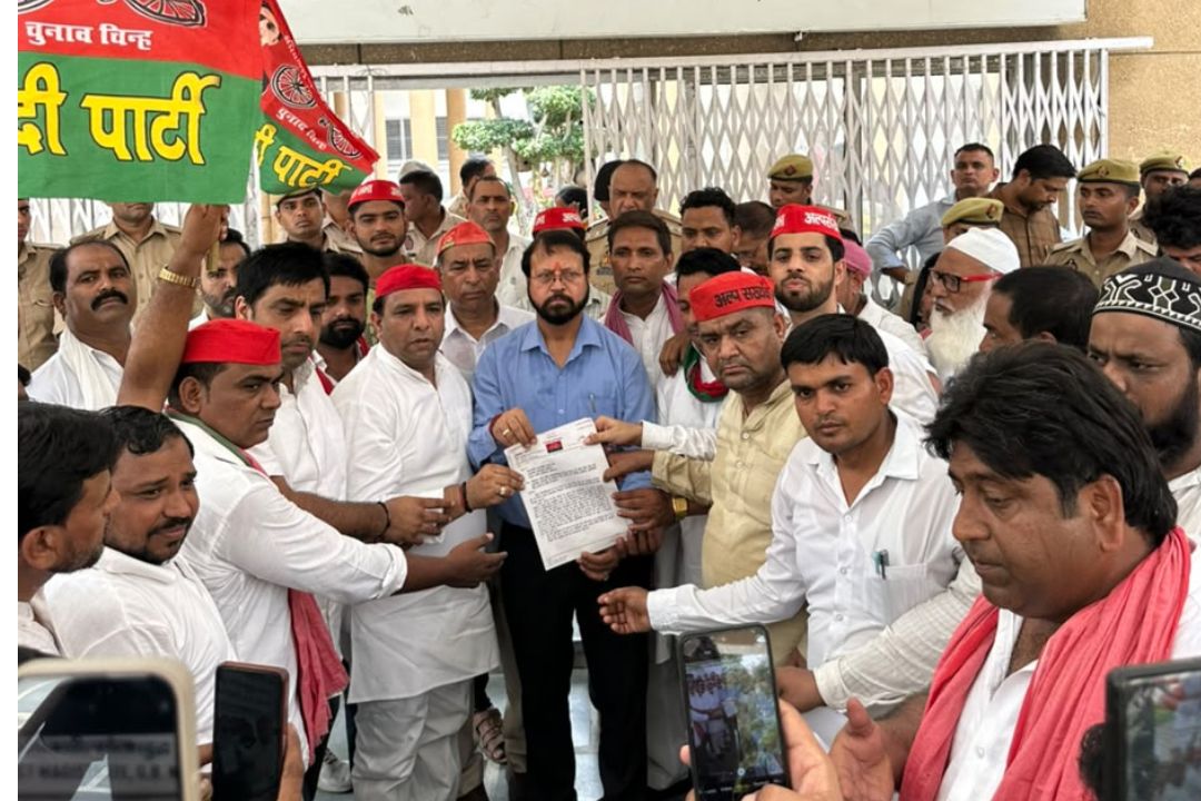 जौहर यूनिवर्सिटी ध्वस्तीकरण नोटिस के विरोध में समाजवादी पार्टी का ग्रेटर नोएडा में प्रदर्शन, नेता बोले- छात्र विरोधी पार्टी भाजपा