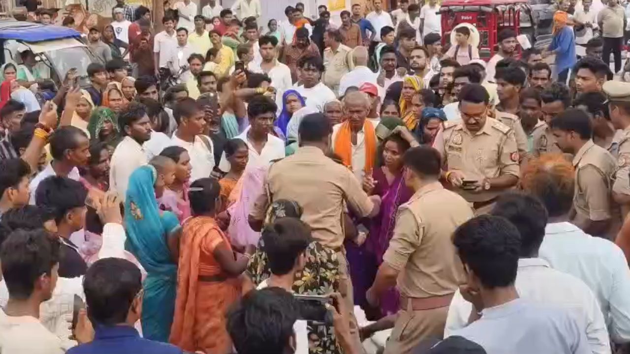 मासूम के खून से लाल हुई सड़क, हाईवे पर फूटा गुस्सा, प्रतापगढ़ में सड़क हादसे के बाद परिजनों का हंगामा