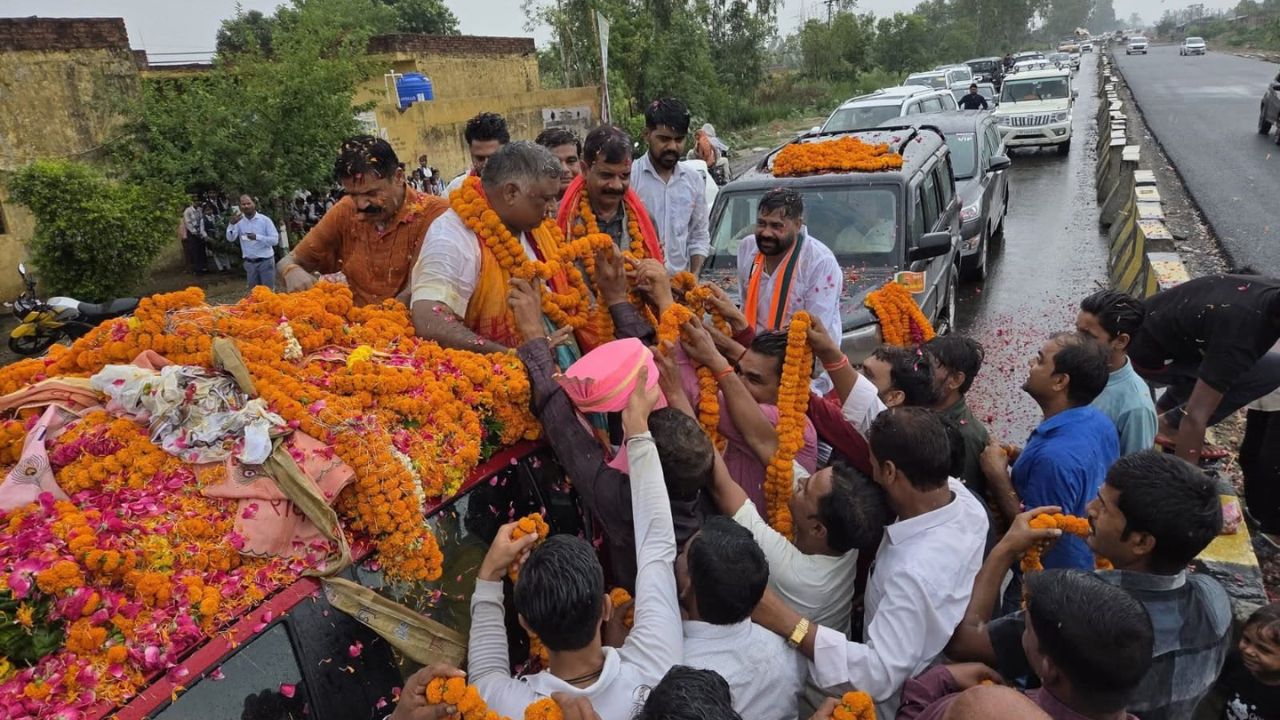 TET परीक्षा के दिन रोड शो बना युवाओं के राह में रोड़ा, अभ्यर्थी परीक्षा से वंचित, आखिर किसकी जिम्मेदारी?