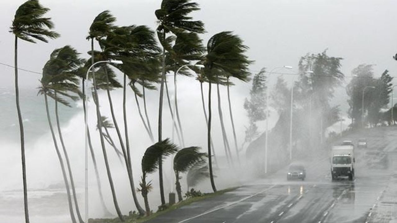 Monsoon 2026: दिल्ली से बिहार तक आंधी-बारिश का तांडव, पहाड़ों पर जाने से पहले देख लें IMD का अपडेट