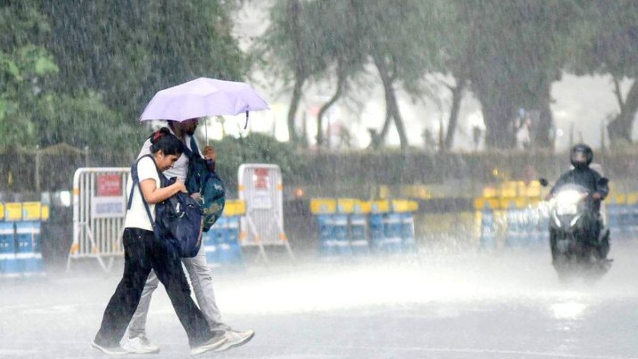 वेस्ट यूपी से पूर्वांचल तक मौसम का कहर : इस दिन भारी बारिश और तूफान का अलर्ट, देखें अपने जिलों का हाल