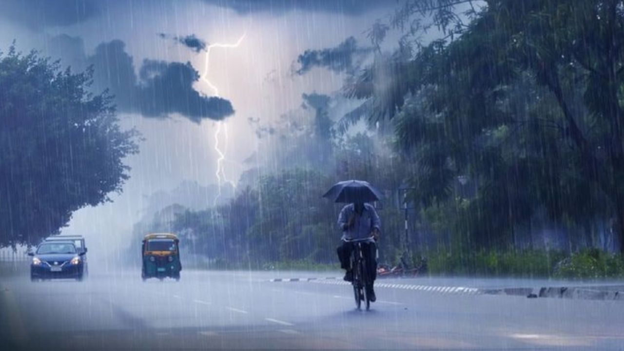यूपी में मानसून का कहर! इन जिलों में भारी बारिश और तेज आंधी का अलर्ट